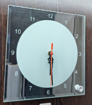 mirror-glass-clock