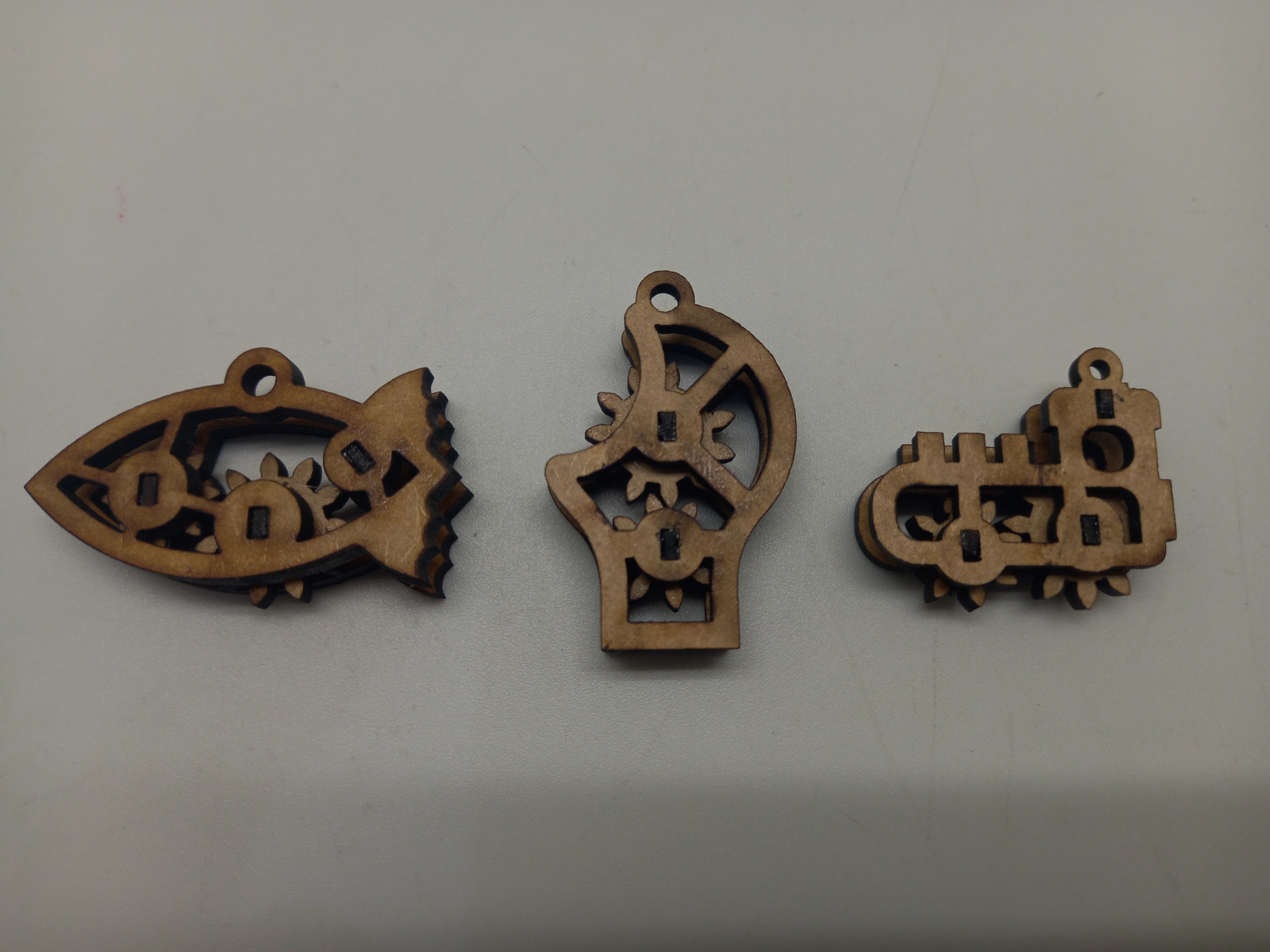 small-wooden-gear-keyholders