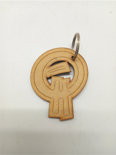 q-shaped-engraved-tag